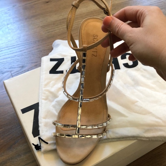 Gorgeous Schutz Darcy Sandals in Oyster. - Picture 2 of 4